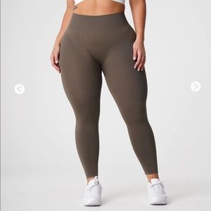 NVGTN Olive Solid Seamless Leggings - size M